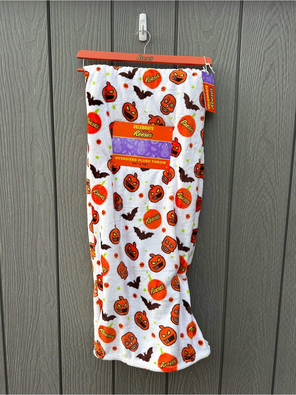 Reese’s Pumpkins Bats Halloween Plush Throw Blanket NWT